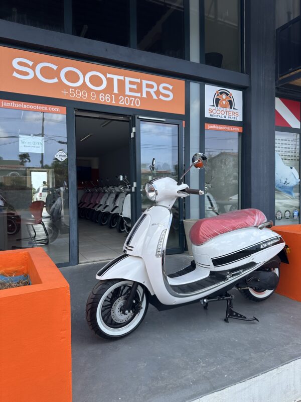 White Eivissa 125CC Scooter 2024 - Image 2